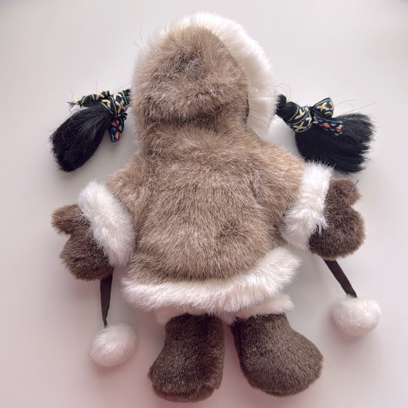 9” Alaskan Friends Eskimo Doll - Picture 5 of 7